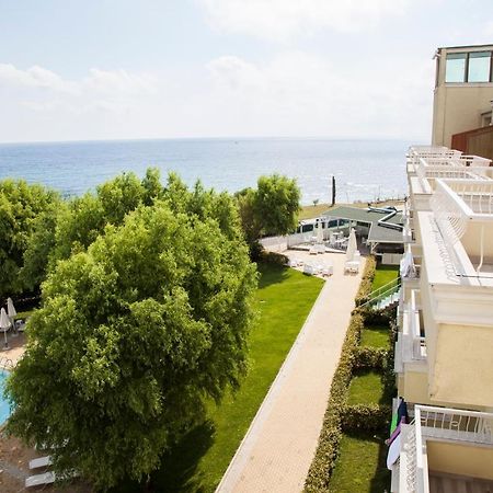 פרימורסקו Hotel Perla Beach Luxury מראה חיצוני תמונה