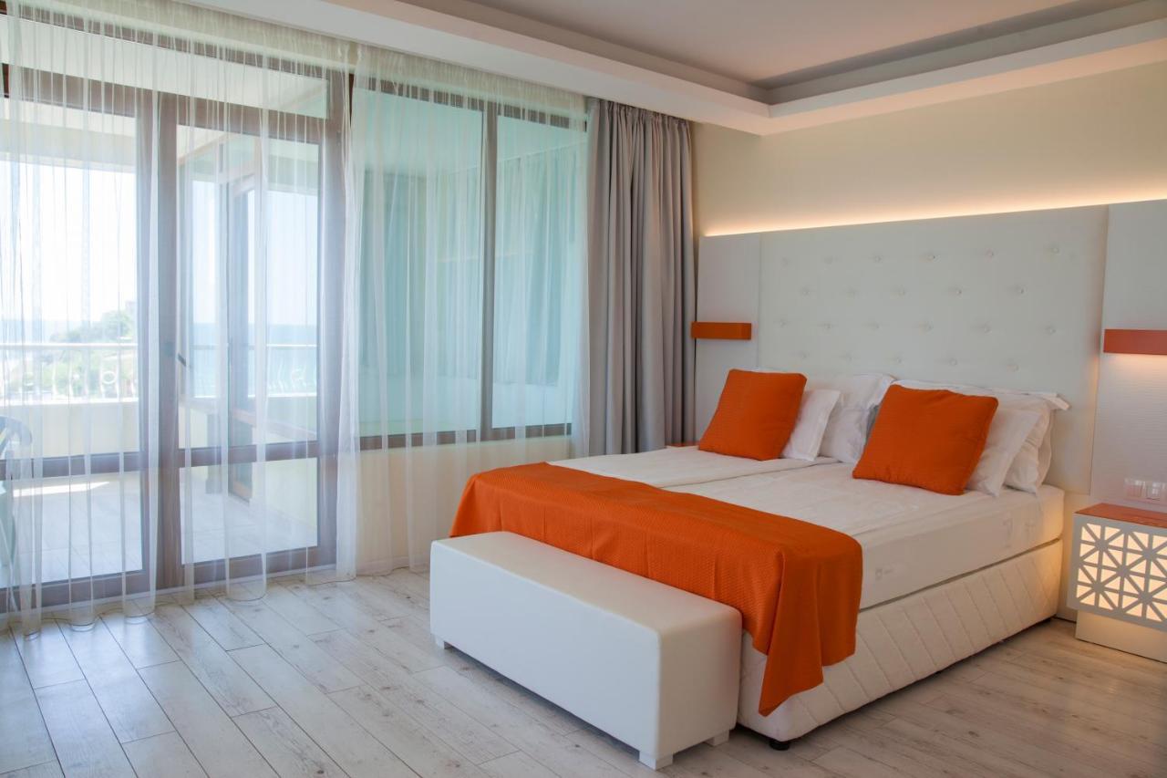 פרימורסקו Hotel Perla Beach Luxury מראה חיצוני תמונה