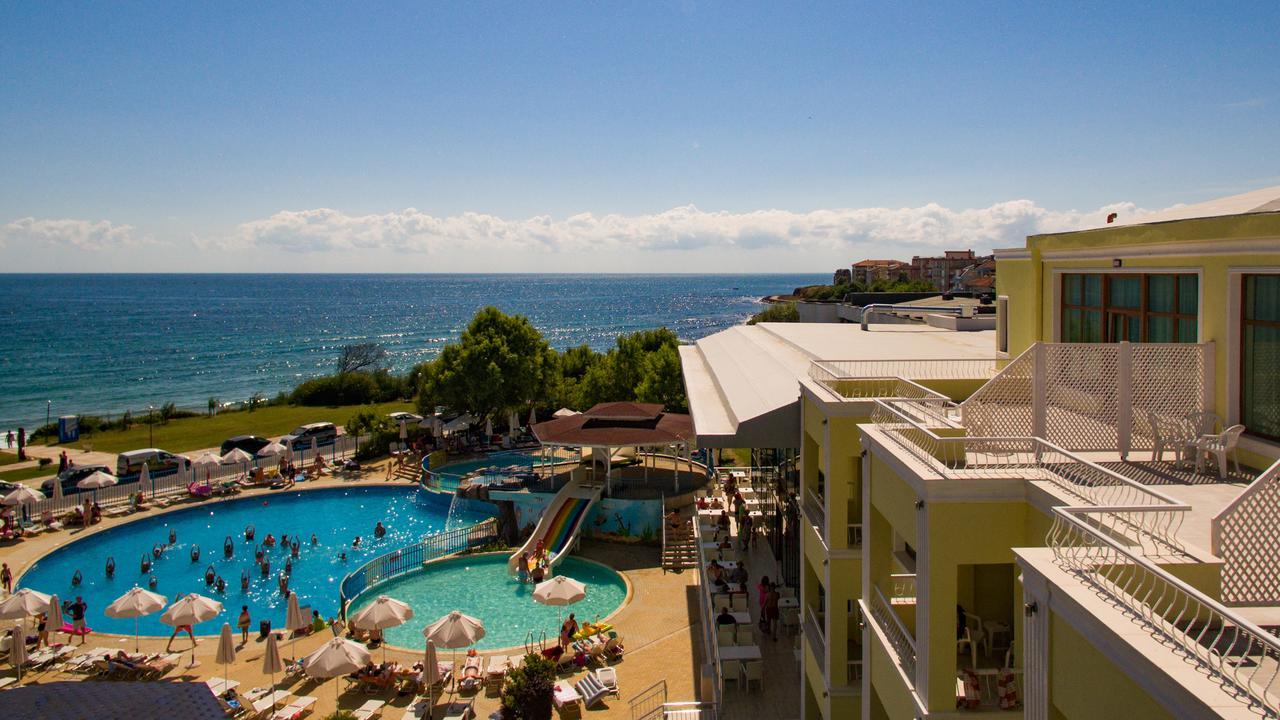 פרימורסקו Hotel Perla Beach Luxury מראה חיצוני תמונה