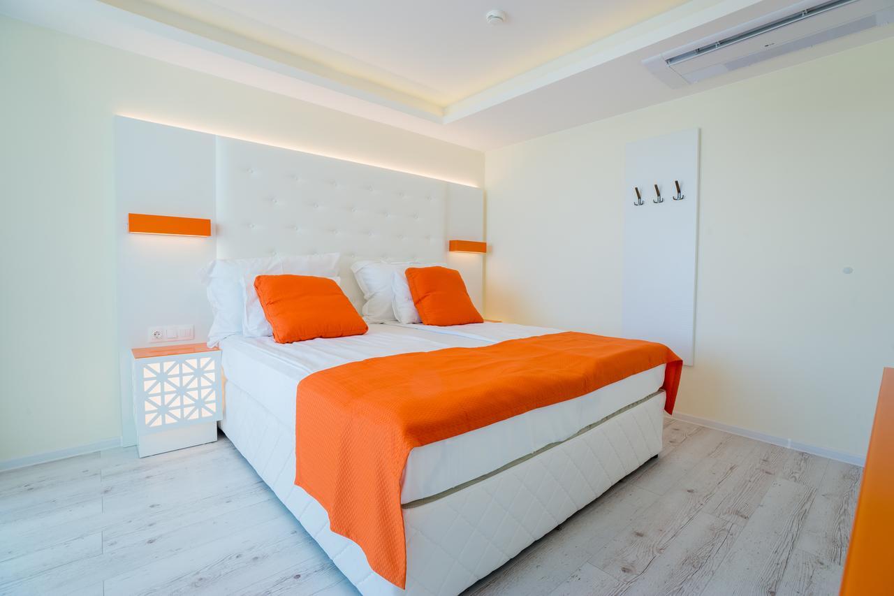 פרימורסקו Hotel Perla Beach Luxury מראה חיצוני תמונה