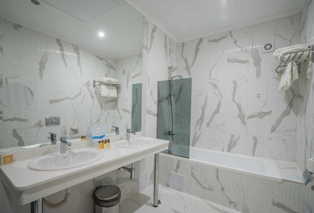 פרימורסקו Hotel Perla Beach Luxury מראה חיצוני תמונה