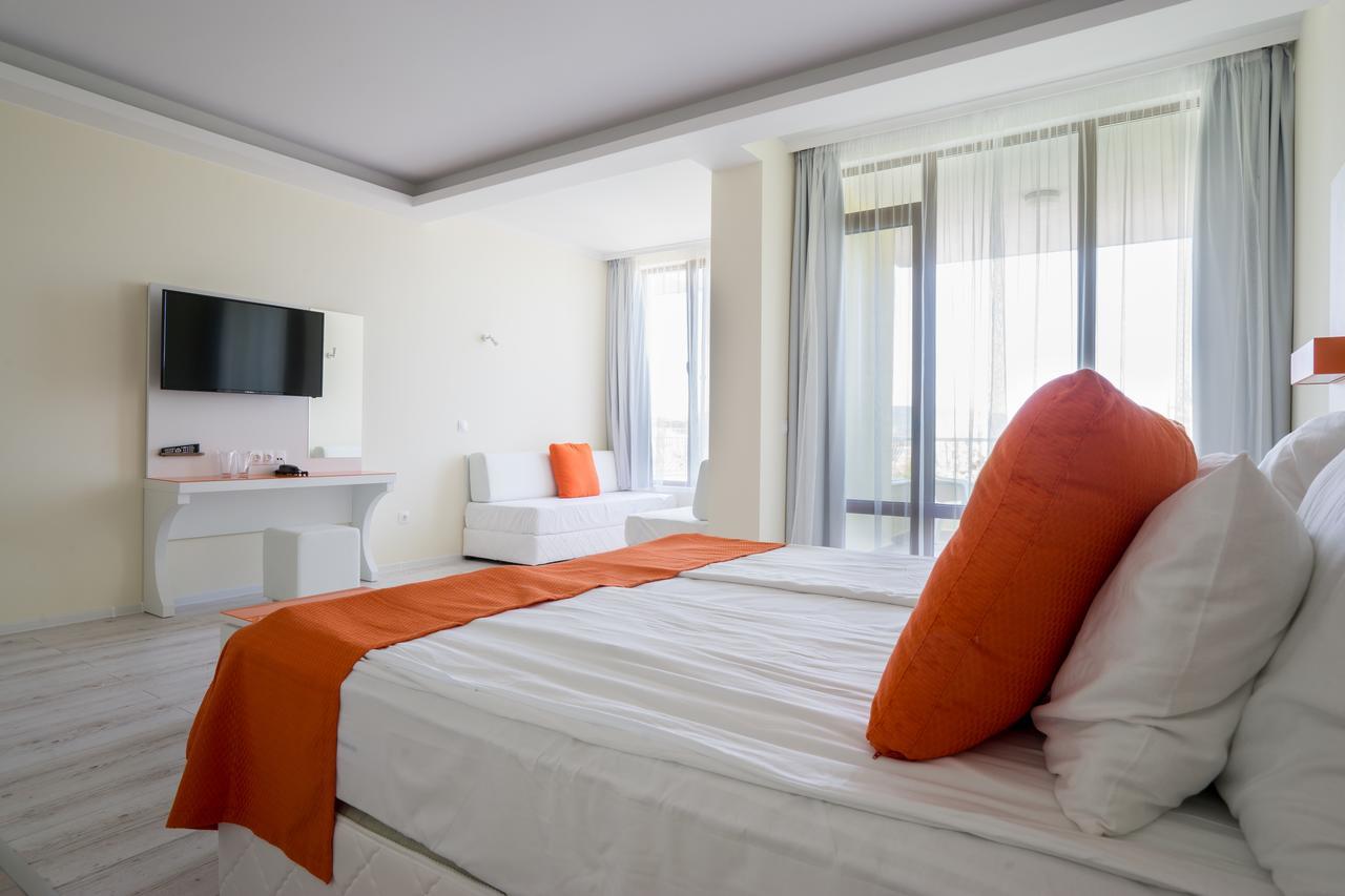פרימורסקו Hotel Perla Beach Luxury מראה חיצוני תמונה