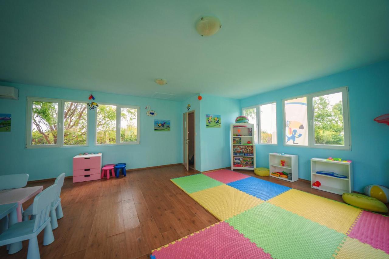 פרימורסקו Hotel Perla Beach Luxury מראה חיצוני תמונה