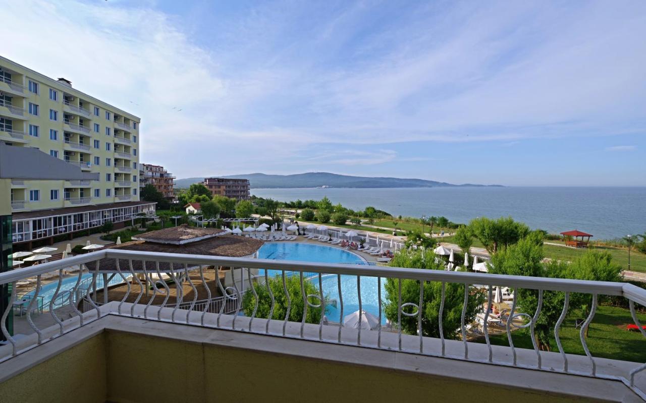 פרימורסקו Hotel Perla Beach Luxury מראה חיצוני תמונה