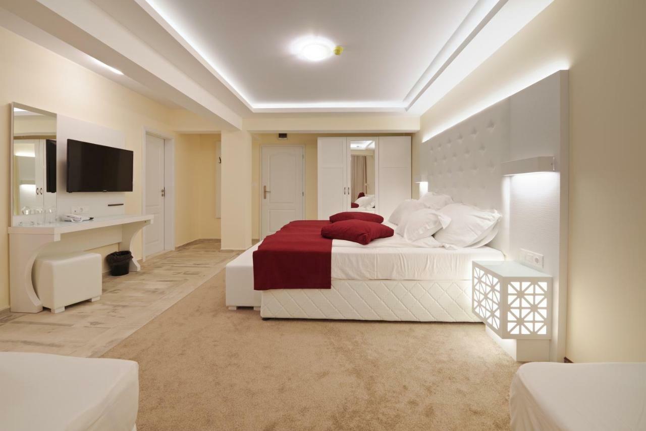 פרימורסקו Hotel Perla Beach Luxury מראה חיצוני תמונה