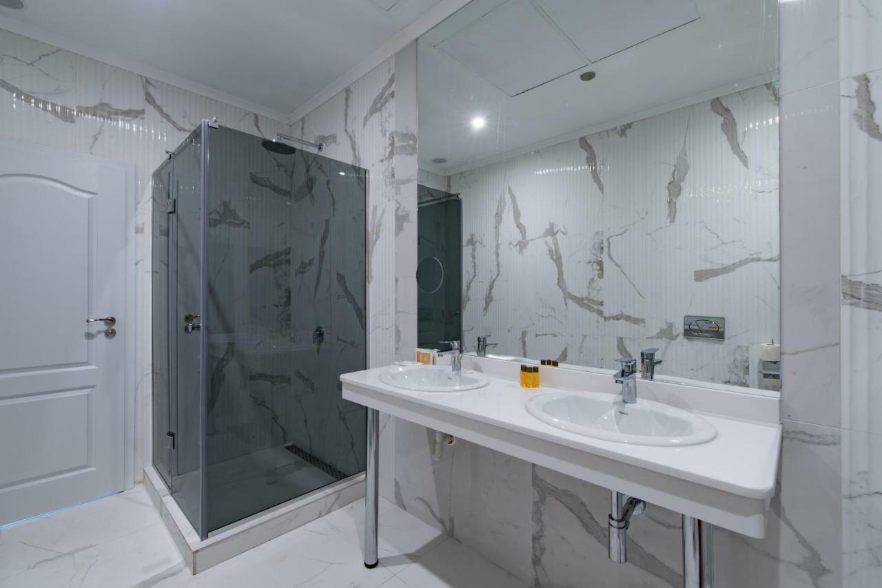 פרימורסקו Hotel Perla Beach Luxury מראה חיצוני תמונה